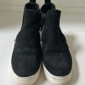 Steve Madden caliber wedge sneaker in black